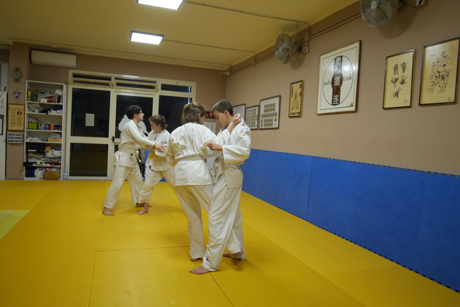 5 novembre 2022, il gruppo degli adolescenti si allena nella nuova casa del Judo Link.