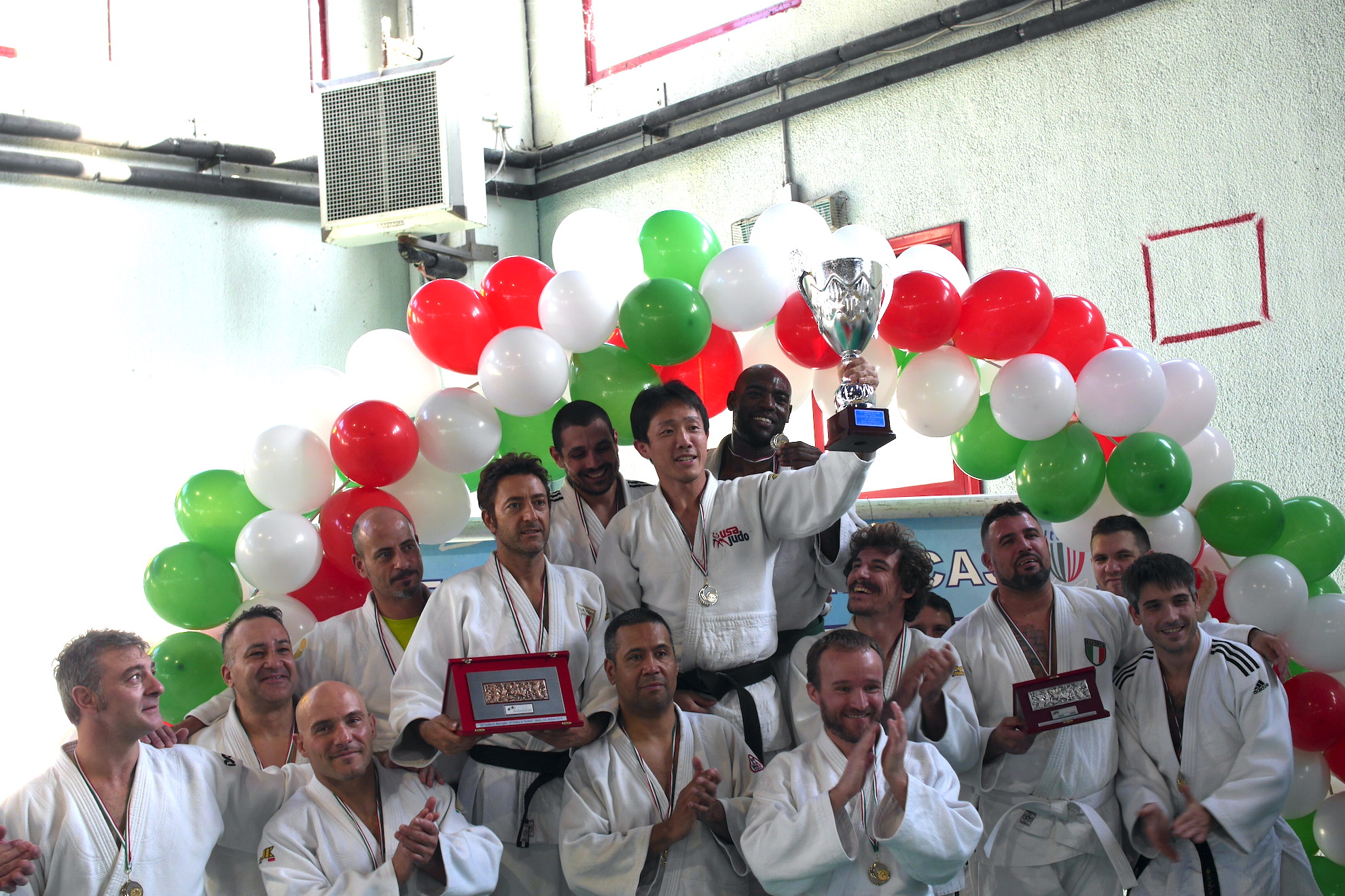 La squadra del Judo Link sul podio al Torneo di Judo per Master di Mede (26 ottobre 2019). Mede, Italia.